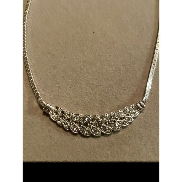 Silver Tone Leaf Laurel Necklace - Picture 2 of 3
